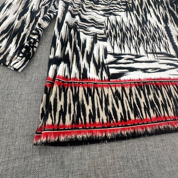 Chico's Tunic Top Ikat Print Black White Red 3/4th Sleeves‎ Size 2 (Large) Rayon - Picture 3 of 10